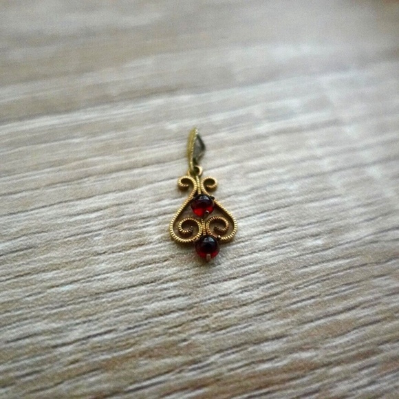 10K Yellow Gold ANTIQUE Garnet Bead Filigree Lavalier Pendant 0.8g - Picture 2 of 7